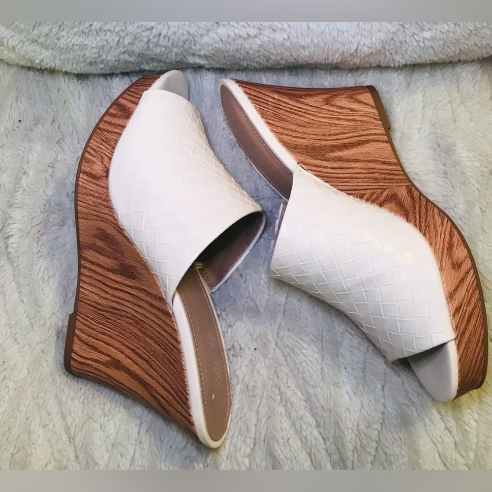 Charles David wedge size 10.5 - Picture 3 of 5